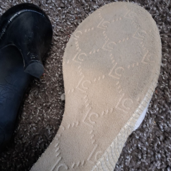 Liz Claiborne Cream Wedge Sandals with Bow - Picture 4 of 11